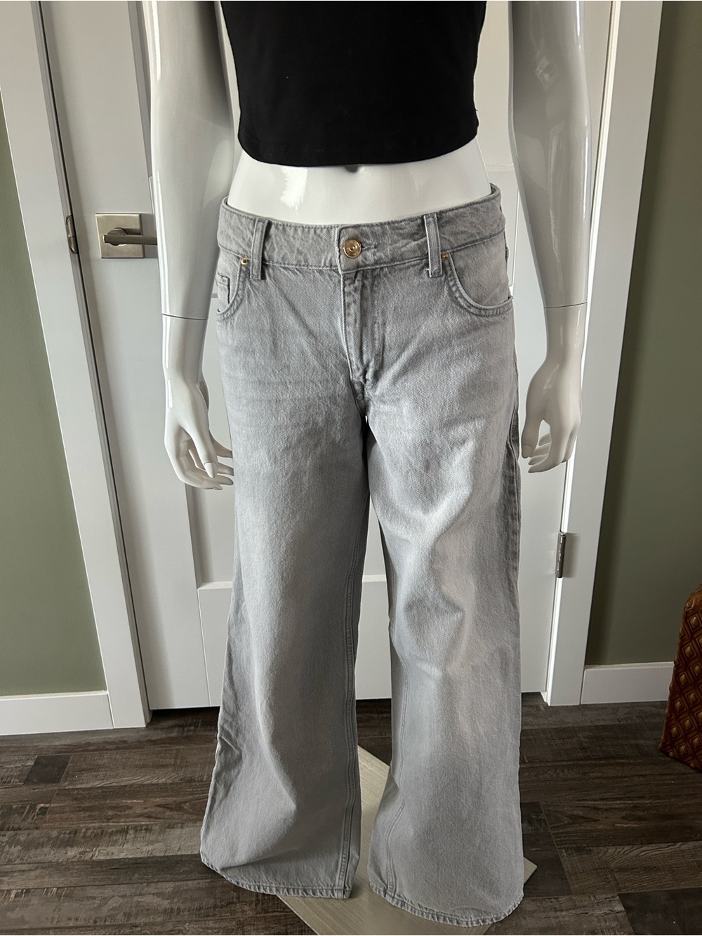 Zara Z1975 Mid-Rise Wide Leg Jeans ✨
NWOT • Size 27 / US 4 - Picture 6 of 8